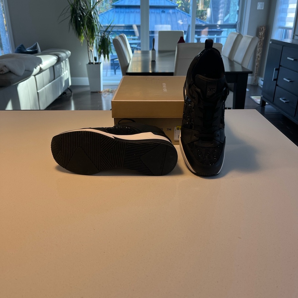 Michael Kors Georgie black trainers - Picture 4 of 7